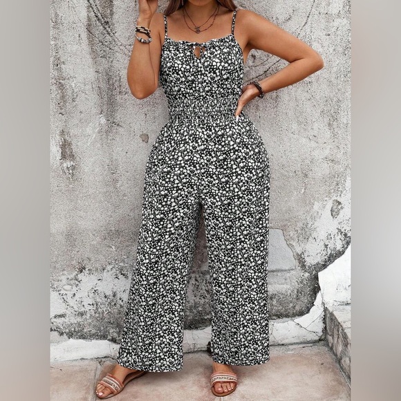 SHEIN Pants - SHEIN Curve Wide Leg Black and White Ditzy Floral Jumpsuit Size 1XL